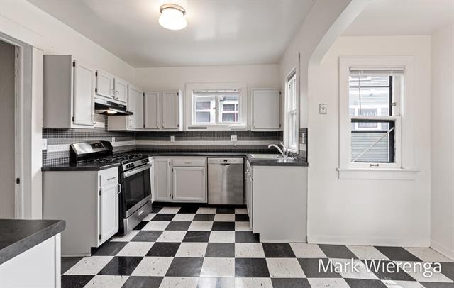 Builiding view forty six for 272 Henry, Grand Rapids, MI. 49503