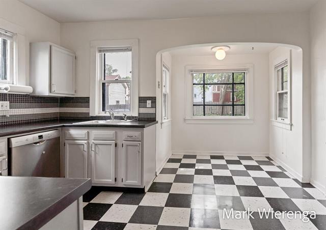 Builiding view forty for 272 Henry, Grand Rapids, MI. 49503