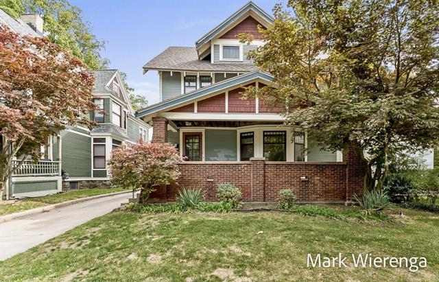 front view for 272 Se Henry Avenue Se, Grand Rapids, Mi. 49503