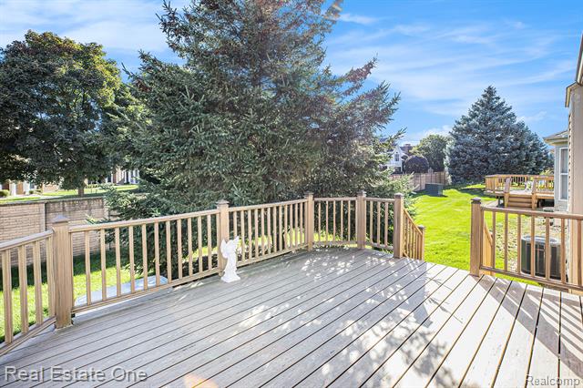 Builiding view fifteen for 4378 Gardenia, Sterling Heights, MI. 48314