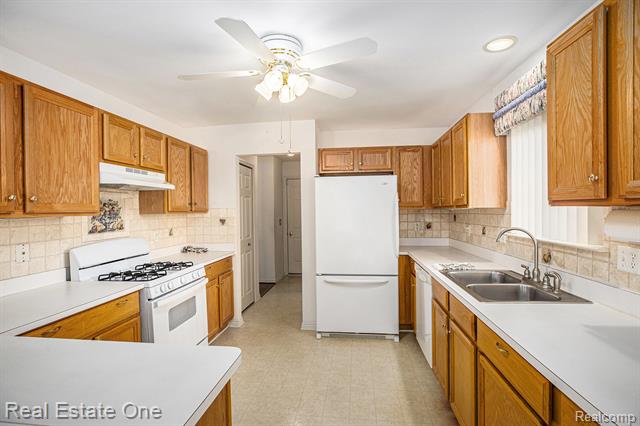 Builiding view six for 4378 Gardenia, Sterling Heights, MI. 48314