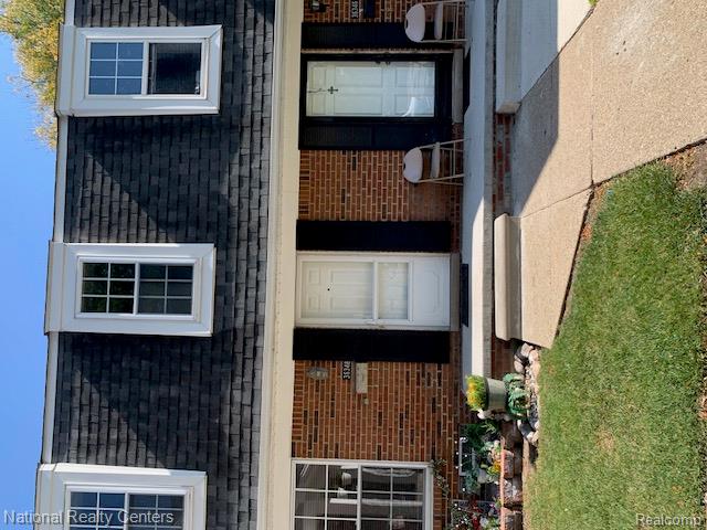 front view picture of 36348 Park Place Drive, Sterling Heights, MI. 48310
