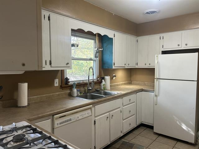 Builiding view two for 146 Indian, Battle Creek, MI. 49017