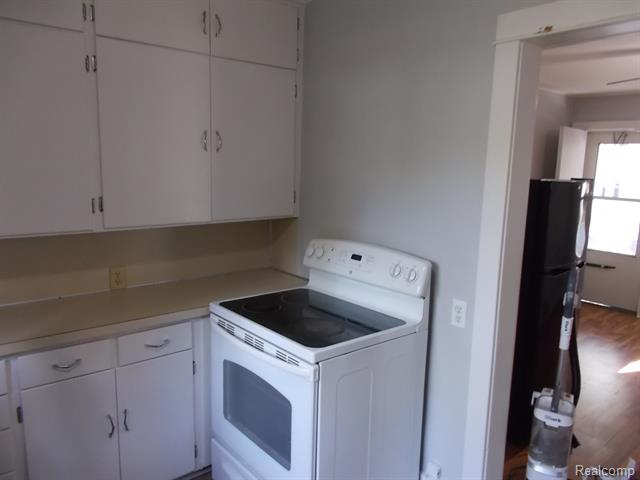 Builiding view eight for 621 Meek, Caro, MI. 48723