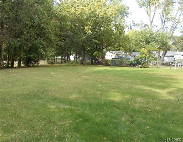 Builiding view five for 621 Meek, Caro, MI. 48723