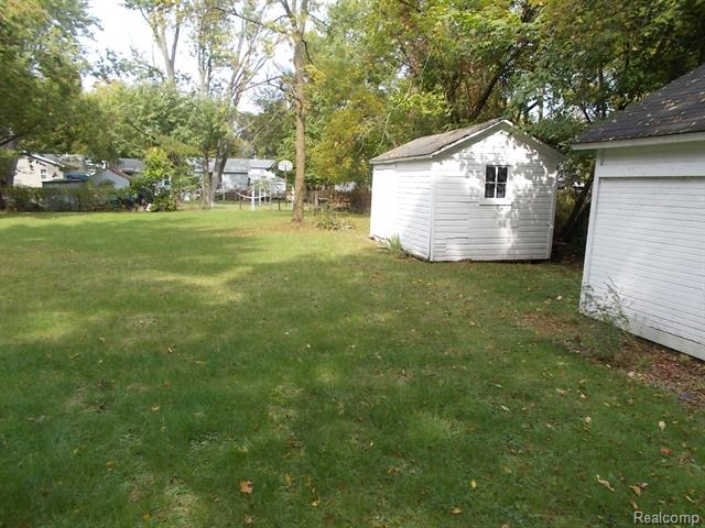 Builiding view four for 621 Meek, Caro, MI. 48723