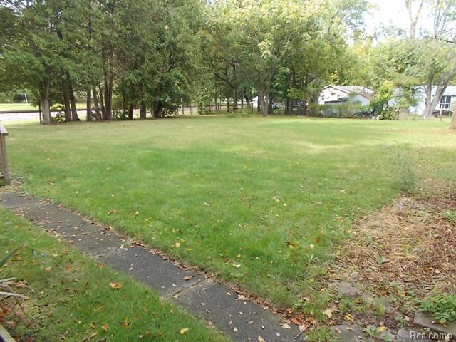 Builiding view three for 621 Meek, Caro, MI. 48723