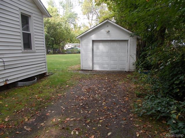 Builiding view two for 621 Meek, Caro, MI. 48723