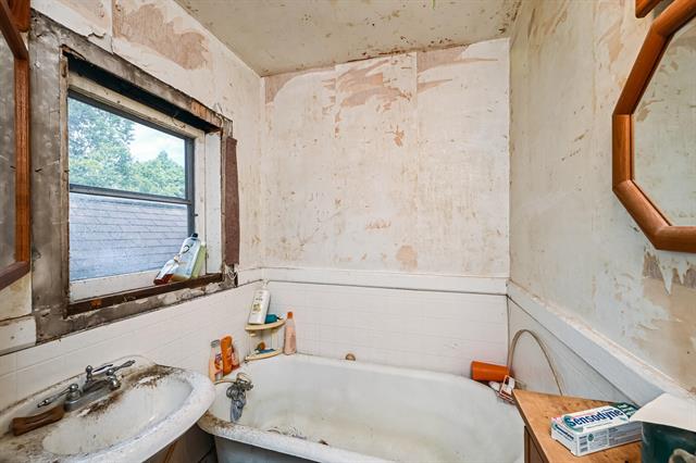 Builiding view two for 709 Regent, Niles, MI. 49120