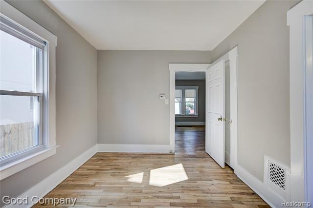 Builiding view twelve for 220 Maple Avenue Unit #2, Royal Oak, MI. 48067