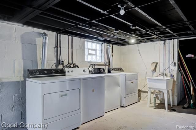 Builiding view twenty eight for 220 Maple Avenue Unit #1, Royal Oak, MI. 48067
