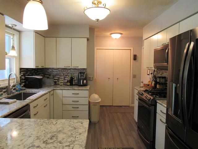 Builiding view four for 7580 Whitehall, Whitehall, MI. 49461