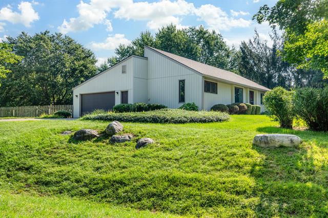 front view for 5027 E Bluffview Drive, Berrien Springs, Mi. 49103