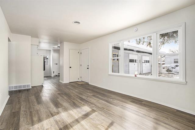 Builiding view five for 135 Lindow, Battle Creek, MI. 49037