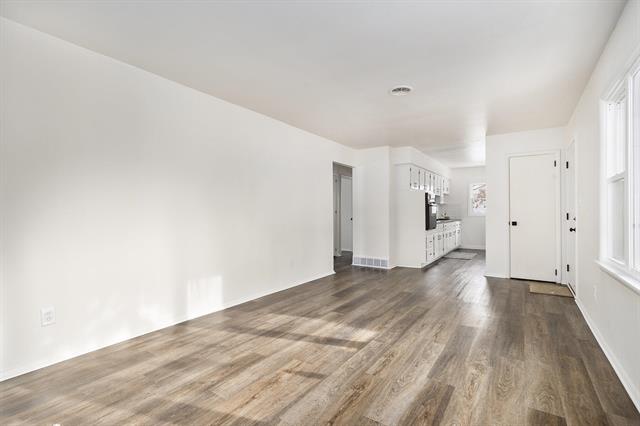 Builiding view four for 135 Lindow, Battle Creek, MI. 49037