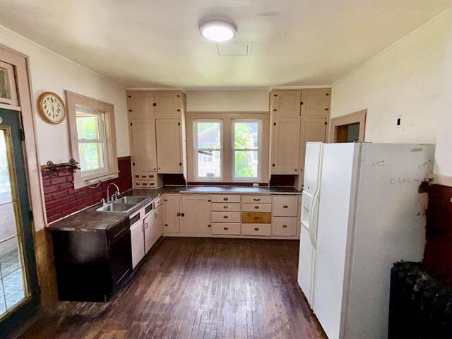 Builiding view nineteen for 1607 6Th, Muskegon, MI. 49441