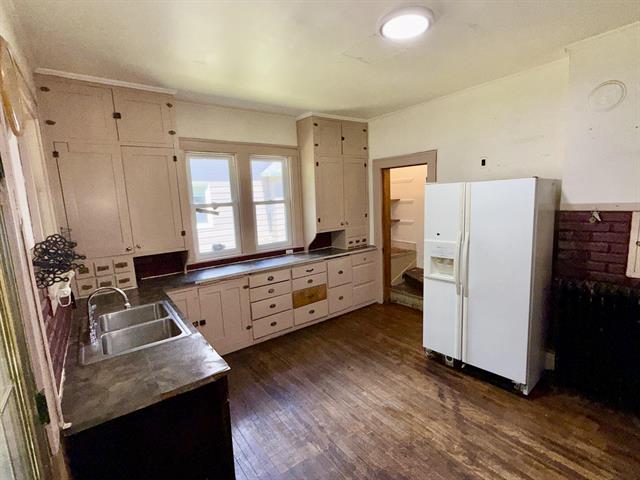 Builiding view twenty for 1607 6Th, Muskegon, MI. 49441