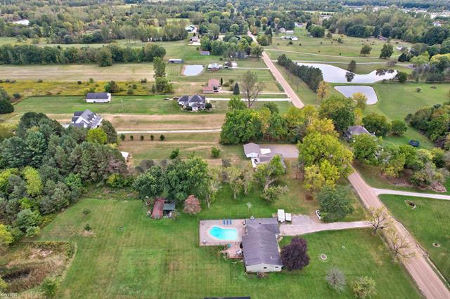 Builiding view fifty five for 5238 Gale, Davison, MI. 48423