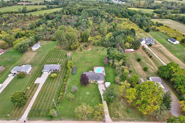 Builiding view fifty four for 5238 Gale, Davison, MI. 48423