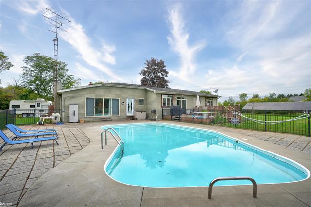 Builiding view forty eight for 5238 Gale, Davison, MI. 48423