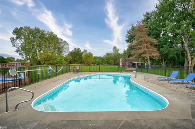 Builiding view forty six for 5238 Gale, Davison, MI. 48423