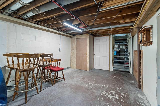 Builiding view thirty three for 5238 Gale, Davison, MI. 48423