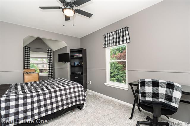 Builiding view forty six for 1043 Ridgeview, Lake Orion, MI. 48362