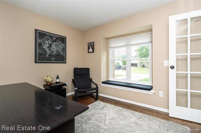 Builiding view six for 1043 Ridgeview, Lake Orion, MI. 48362