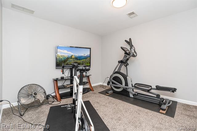 Builiding view thirty for 1043 Ridgeview, Lake Orion, MI. 48362