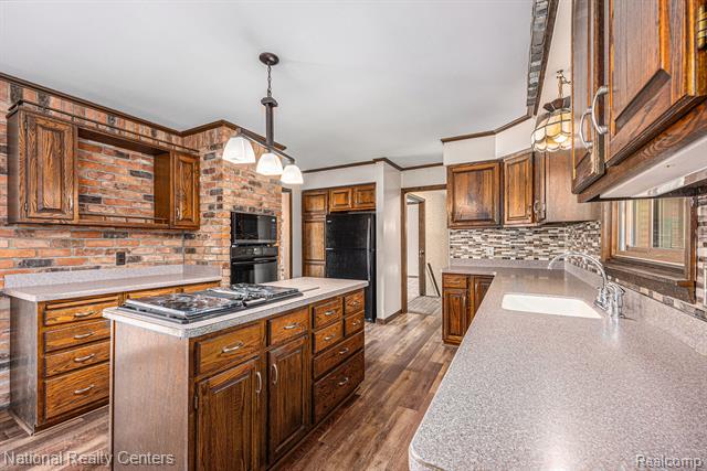 Builiding view eight for 9494 Sashabaw, Clarkston, MI. 48348