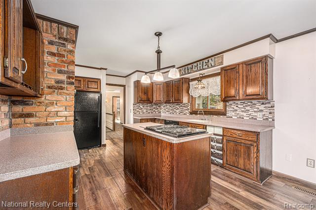 Builiding view seven for 9494 Sashabaw, Clarkston, MI. 48348