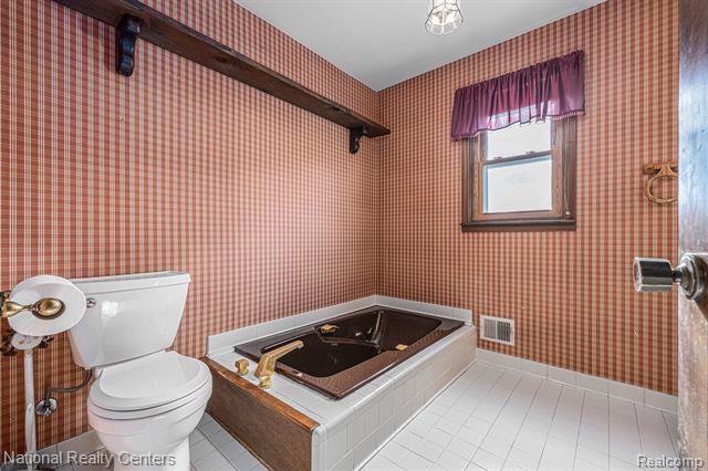 Builiding view seventeen for 9494 Sashabaw, Clarkston, MI. 48348