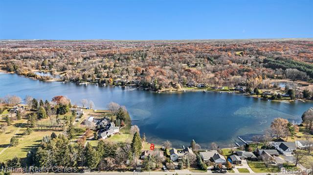 Builiding view thirty eight for 9494 Sashabaw, Clarkston, MI. 48348