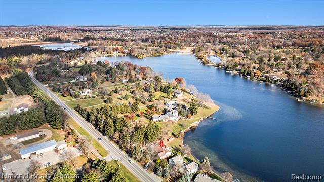 Builiding view thirty nine for 9494 Sashabaw, Clarkston, MI. 48348