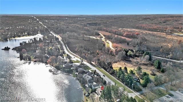 Builiding view thirty seven for 9494 Sashabaw, Clarkston, MI. 48348