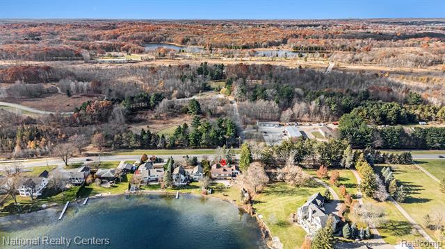 Builiding view thirty six for 9494 Sashabaw, Clarkston, MI. 48348