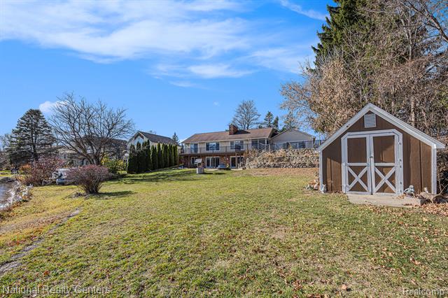 Builiding view thirty for 9494 Sashabaw, Clarkston, MI. 48348