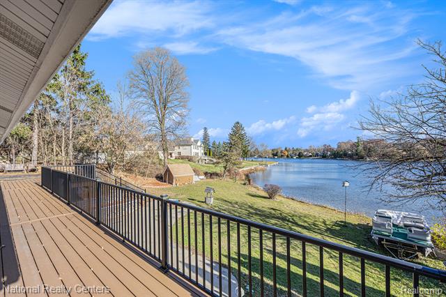 Builiding view twenty eight for 9494 Sashabaw, Clarkston, MI. 48348