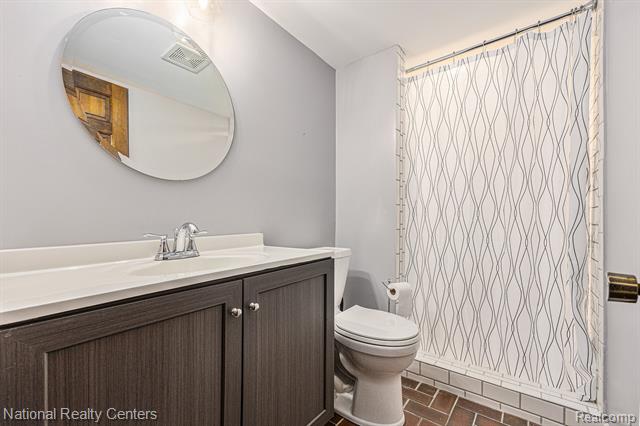 Builiding view twenty five for 9494 Sashabaw, Clarkston, MI. 48348