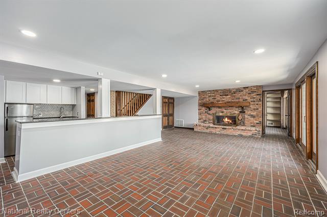 Builiding view twenty three for 9494 Sashabaw, Clarkston, MI. 48348