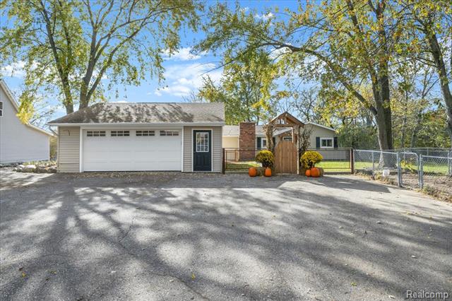 Builiding view eight for 551 Joslyn, Lake Orion, MI. 48362