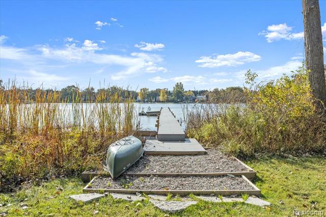 Builiding view eighteen for 551 Joslyn, Lake Orion, MI. 48362