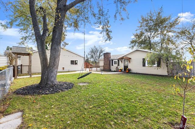 Builiding view nine for 551 Joslyn, Lake Orion, MI. 48362