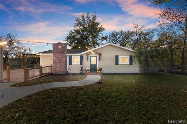 Builiding view one for 551 Joslyn, Lake Orion, MI. 48362