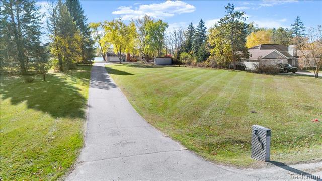 Builiding view seven for 551 Joslyn, Lake Orion, MI. 48362