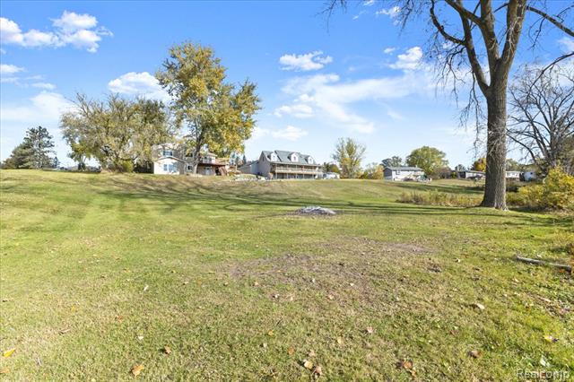 Builiding view seventeen for 551 Joslyn, Lake Orion, MI. 48362