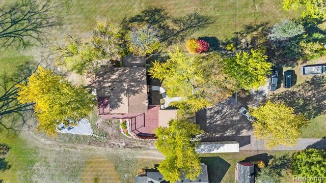 Builiding view six for 551 Joslyn, Lake Orion, MI. 48362