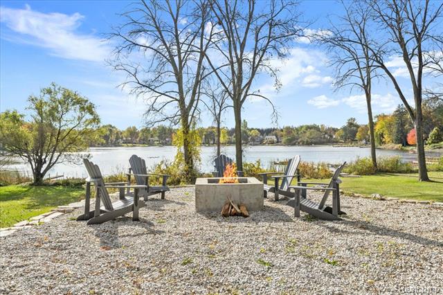 Builiding view sixteen for 551 Joslyn, Lake Orion, MI. 48362