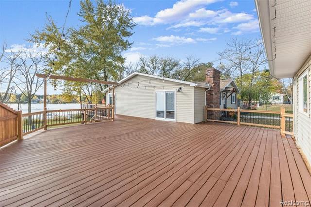 Builiding view ten for 551 Joslyn, Lake Orion, MI. 48362