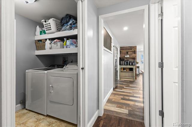 Builiding view thirty eight for 551 Joslyn, Lake Orion, MI. 48362